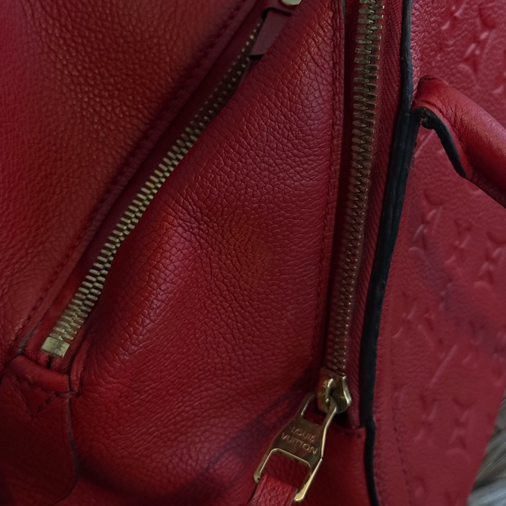 Louis Vuitton Marais MM Beautiful Cerise - Cherry Red Handbag - Picture 4 of 10